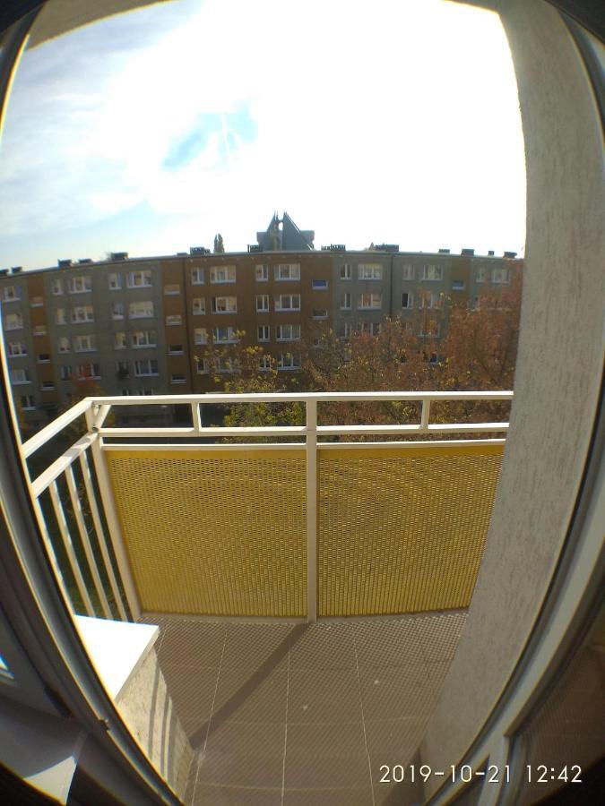 2120 Przyjazni 4 - Tanie Pokoje - Samodzielne Zameldowanie - Self Check In Poznań Esterno foto